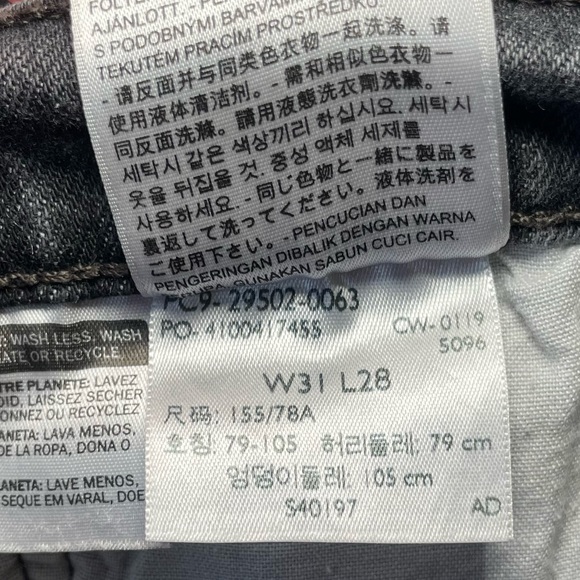 Levi’s 501 Thigh Cutoff Jean Shorts - Picture 7 of 7